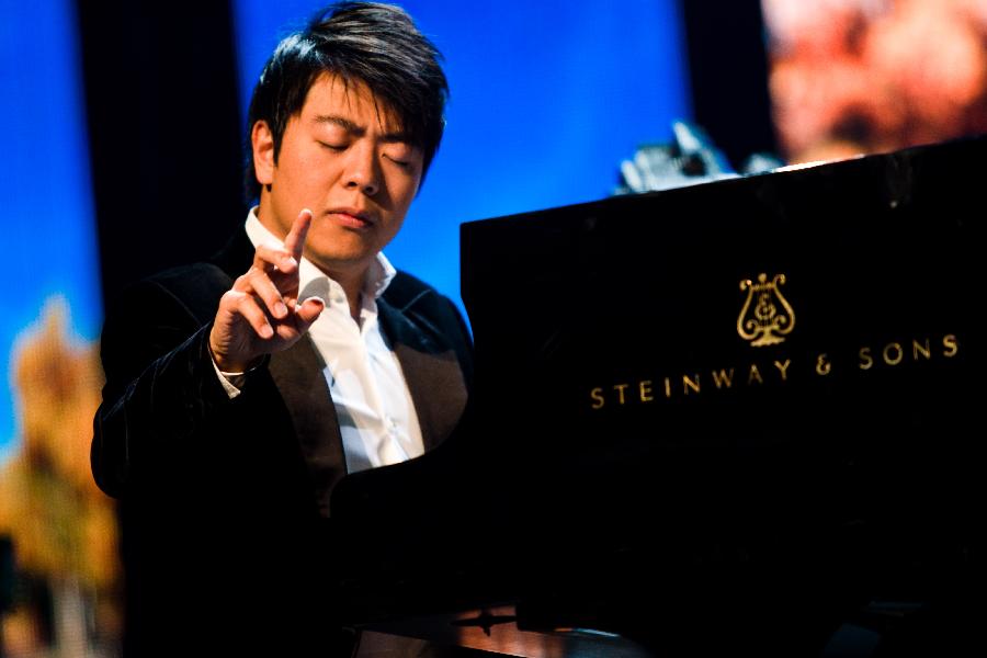 Pianist Lang Lang performs during his 2013 Nanjing New Year Concert at the Olympic Sports Center Gymnasium in Nanjing, capital of east China's Jiangsu Province, Jan. 12, 2013. (Xinhua) 