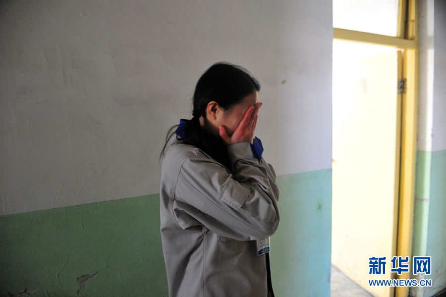 A female trainee cries because of missing home. (Xinhua/ Liu Changlong)