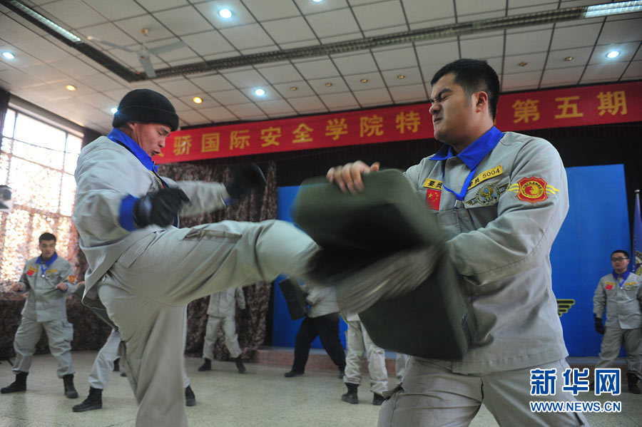 Trainees conduct strict combat trainings. (Xinhua/ Liu Changlong)