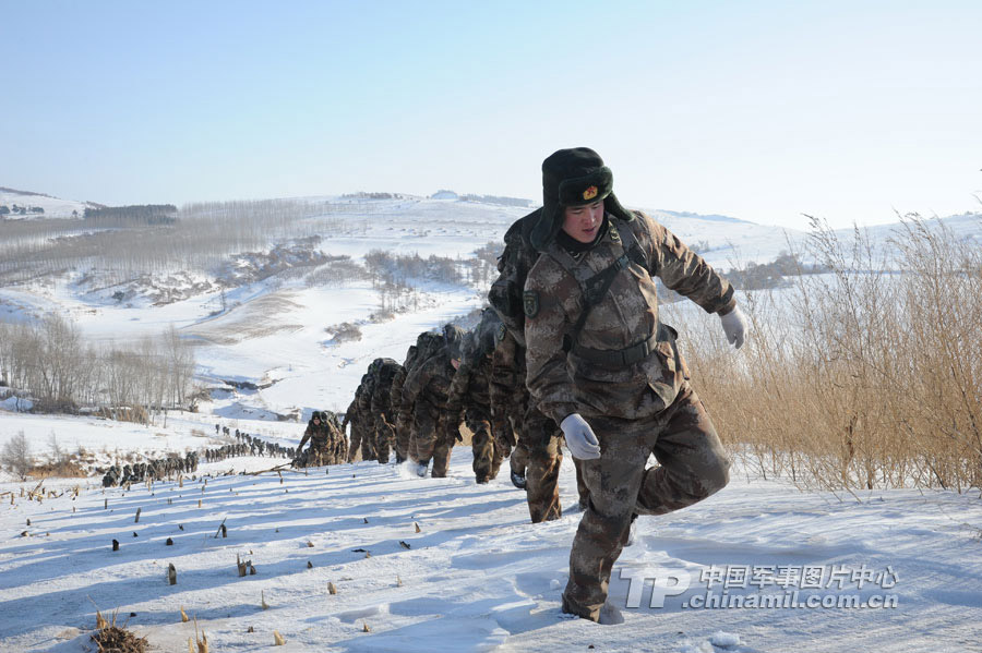 The photo shows that soldiers are marching in severe winter.Recently, the officers and men of a division under the Shenyang Military Area Command (MAC) of the Chinese People's Liberation Army (PLA) conducted winter training in immense forest and snowfield at the foot of the Changbai Mountains.(chinamil.com.cn/Feng Kaixuan)