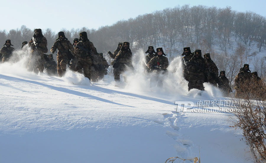 The photo shows that soldiers are marching in severe winter.Recently, the officers and men of a division under the Shenyang Military Area Command (MAC) of the Chinese People's Liberation Army (PLA) conducted winter training in immense forest and snowfield at the foot of the Changbai Mountains.(chinamil.com.cn/Feng Kaixuan)