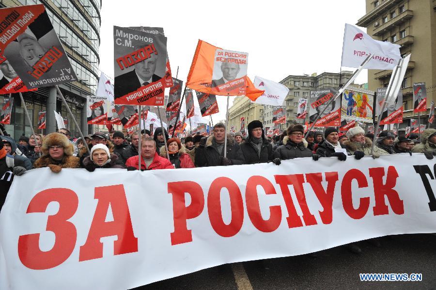 People protest against the "Anti-Magnitsky Act" in downtown Moscow, Russia, Jan. 13, 2013. The Anti-Magnitsky Act, signed by President Vladimir Putin on Dec. 28, 2012, bans U.S. citizens to adopt Russian orphans and is part of Russia's response to the U.S. Magnitsky Act which introduced sanctions against Russian officials related to the death of Sergei Magnitsky, a whistle-blowing lawyer who died in a Moscow pre-trial detention center in 2009. (Xinhua) 