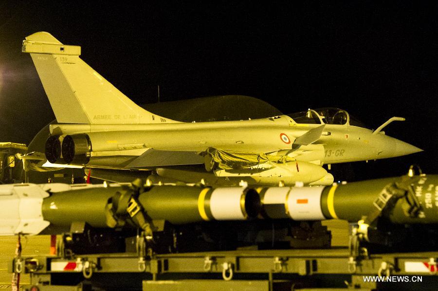 Photo released on Jan. 13, 2013 by French Army Communications Audiovisual office (ECPAD) shows a French Rafale fighter preparing for mission at Saint Dizier military base in France on Jan. 12, 2013. The French air force on Sunday extended strike further north to Gao, one of the three major towns controlled by rebels in northern Mali, according to reports from local residents and official sources in Paris. The French Defense Ministry confirmed the airstrike by four Rafale fighter jets, after witnesses reported bombardment of rebel positions around Gao. (Xinhua Photo/ECPAD) 