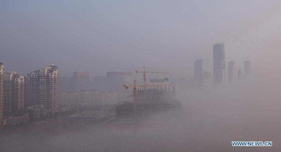 Heavy fog envelops Nanchang, capital of east China's Jiangxi Province, Jan. 14, 2013. Nanchang's air has been heavily polluted for five days in a row, according to local meteorological authorities. (Xinhua/Zhou Mi) 