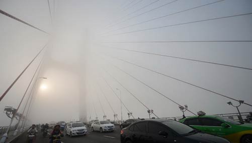 Heavy fog envelops Nanchang, E China 