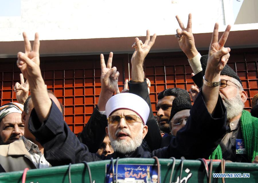 Pakistani religious leader Dr Tahir-ul-Qadri gestures before the start of a long-march in eastern Pakistan's Lahore, Jan. 13, 2013. A Pakistani religious leader, Dr Tahir-ul-Qadri, started a long-march from Lahore to Islamabad to call for electoral reforms Sunday, local media reported. (Xinhua/Sajjad)