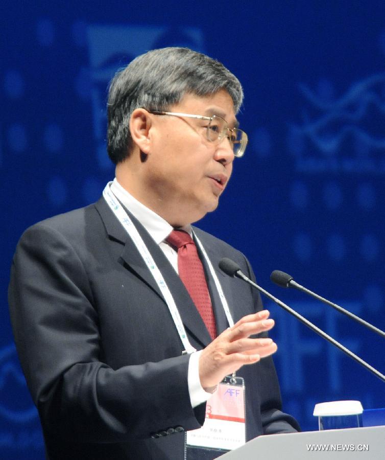 Guo Shuqing, chairman of China Securities Regulatory Commission, speaks during the Asian Financial Forum in Hong Kong, south China, Jan. 14, 2013. (Xinhua/Wong Pun Keung) 