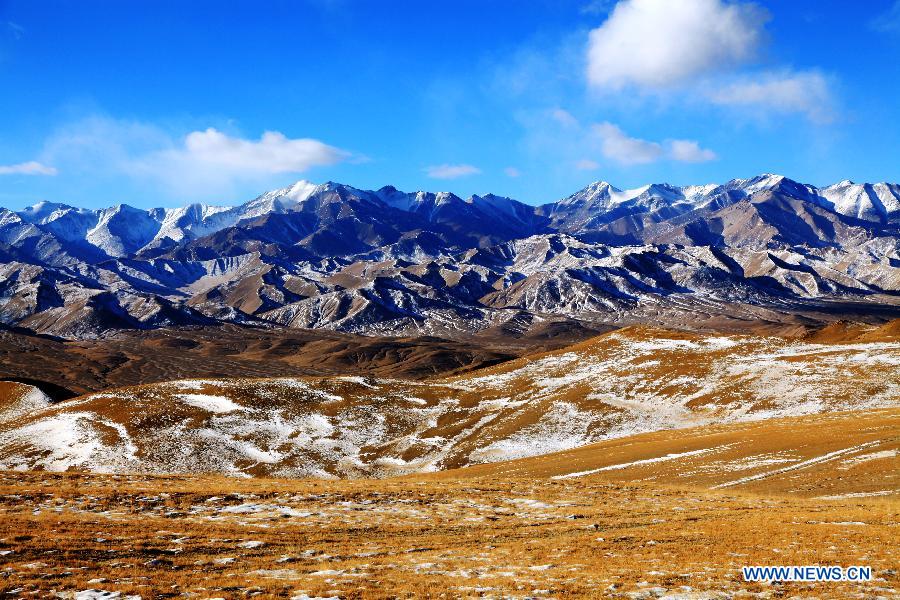 Photo taken on Jan. 14, 2013 shows the winter scenery of "Qiyi" Glacier, or "July 1st" Glacier, some 130 kilometers southwest of Jiayuguan City, northwest China's Gansu Province. (Xinhua/Wan Zongping) 
