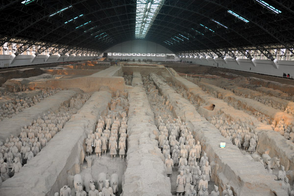 The photo taken on January 8, 2013, shows Pit 1 of the Terracotta Warriors and horses at Emperor Qinshihuang's Mausoleum Site Museum. (CRIENGLISH.com/Liu Kun)