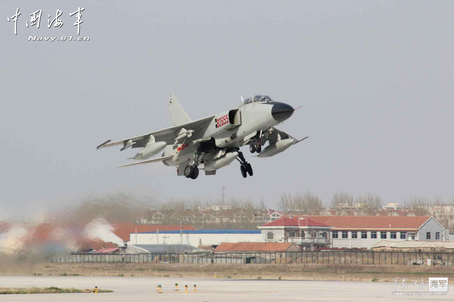 Recently, an aviation unit under the North China Sea Fleet of the Navy of the Chinese People's Liberation Army (PLA) conducted confrontation drill between the "Red Army" and the "Blue Army". The photo shows that the "Flying Leopard" fighter-bombers are in the confrontation drill. (chinamil.com.cn/Wang Jing)