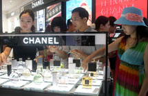 Luxury goods' prices rising in the mainland