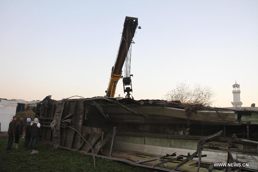 Photo taken on Jan. 15, 2013 shows the train derail accident site at the Giza neighborhoods of Badrashin, Egypt. A military train derailed in Egypt early Tuesday, killing at least 19 conscripts and injuring 107 others, a spokesman from the Health Ministry said in a statement to official MENA news agency. (Xinhua)