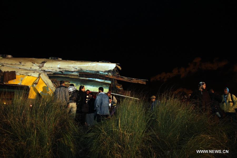 People inspect at the train derail accident site at the Giza neighborhoods of Badrashin, Egypt, on Jan. 15, 2013. A military train derailed in Egypt early Tuesday, killing at least 19 conscripts and injuring 107 others, a spokesman from the Health Ministry said in a statement to official MENA news agency. (Xinhua)