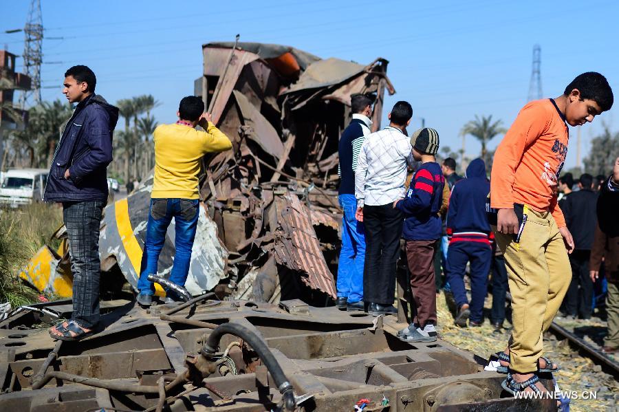Photo taken on Jan. 15, 2013 shows the train derail accident site at the Giza neighborhoods of Badrashin, Egypt. A military train derailed in Egypt early Tuesday, killing at least 19 conscripts and injuring 107 others, a spokesman from the Health Ministry said in a statement to official MENA news agency. (Xinhua/Qin Haishi)