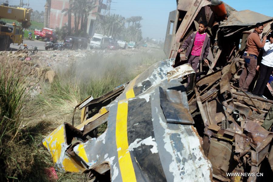 Photo taken on Jan. 15, 2013 shows the train derail accident site at the Giza neighborhoods of Badrashin, Egypt. A military train derailed in Egypt early Tuesday, killing at least 19 conscripts and injuring 107 others, a spokesman from the Health Ministry said in a statement to official MENA news agency. (Xinhua/Li Muzi)