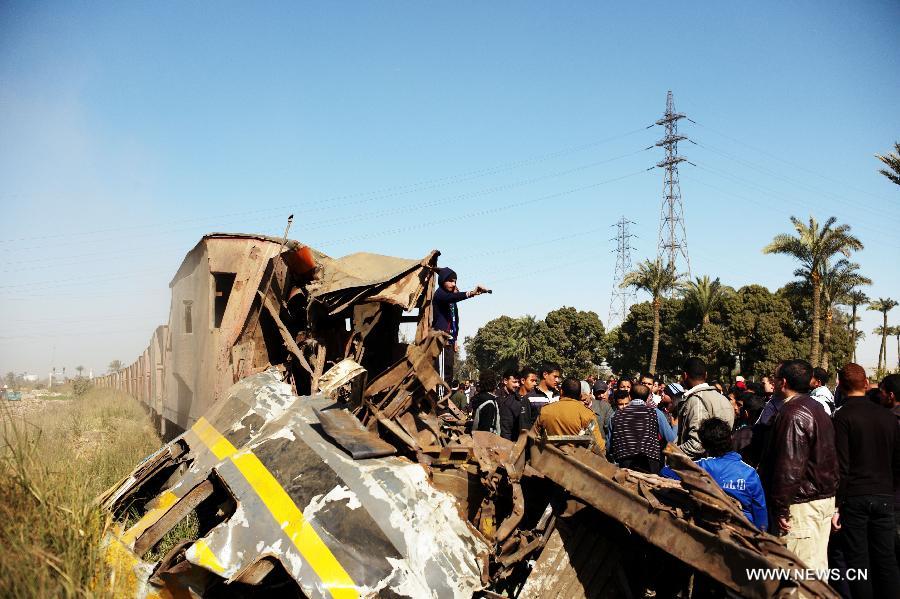 Photo taken on Jan. 15, 2013 shows the train derail accident site at the Giza neighborhoods of Badrashin, Egypt. A military train derailed in Egypt early Tuesday, killing at least 19 conscripts and injuring 107 others, a spokesman from the Health Ministry said in a statement to official MENA news agency. (Xinhua/Li Muzi)