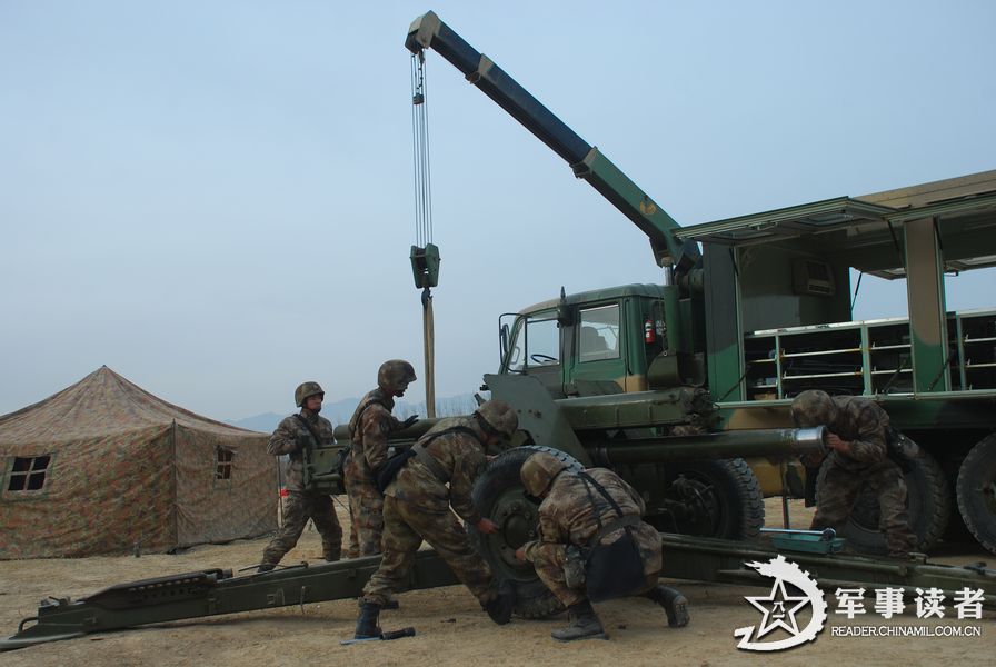 A regiment under the Lanzhou Military Area Command (MAC) of the Chinese People's Liberation Army (PLA) conducts an actual-combat drill in cold weather recently, so as to improve the actual-combat capability of its troops. (China Military Online/Gong Shuangwen, Yang Guo, Hu Gai)