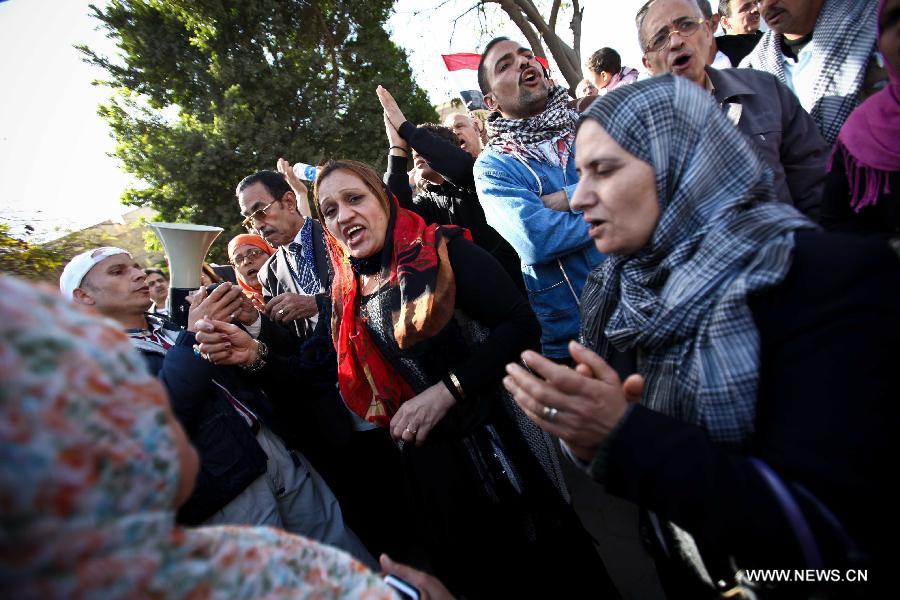 Anti-Morsi protesters shout slogans against the constitution in front of the Supreme Constitutional Court (SCC) in Cairo, Egypt, Jan. 15, 2013. Egyptian Supreme Constitutional Court is set to review Tuesday lawsuits against the Shura Council (upper house of the parliament) which currently assumes legislative power, as well as the dissolved Constituent Assembly which wrote the recently approved constitution. (Xinhua/Amru Salahuddien)