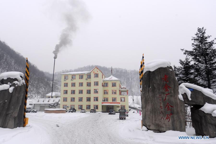 Photo taken on Jan. 15, 2013 shows the Laojinchang gold mine where an accident involving carbon monoxide poisoning happened, in Huadian, northeast China's Jilin Province. Ten people were killed and 28 others injured when a fire broke out on early Tuesday morning inside the gold mine, resulting in a high density of carbon monoxide. An investigation into the cause of the accident is under way. (Xinhua/Lin Hong) 