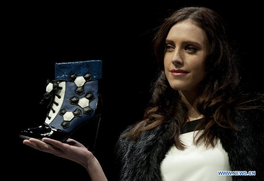 A model presents an entry of the 13th Hong Kong Footwear Design Competition during the awarding ceremony of the event in south China's Hong Kong, Jan. 15, 2013. The ceremony is held on the second day of the Hong Kong Fashion Week for Fall/Winter, which lasts from Jan. 14 to Jan. 17 at Hong Kong Convention and Exhibition Centre. (Xinhua/Lui Siu Wai)