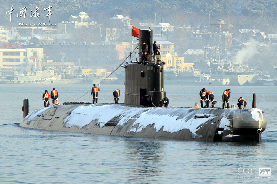 Recently, the officers and men of a submarine flotilla under the North China Sea Fleet of the Navy of the Chinese People's Liberation Army (PLA) conducted routine training. The photo features the scene of the training. (chinamil.com.cn/Li Zhikai)