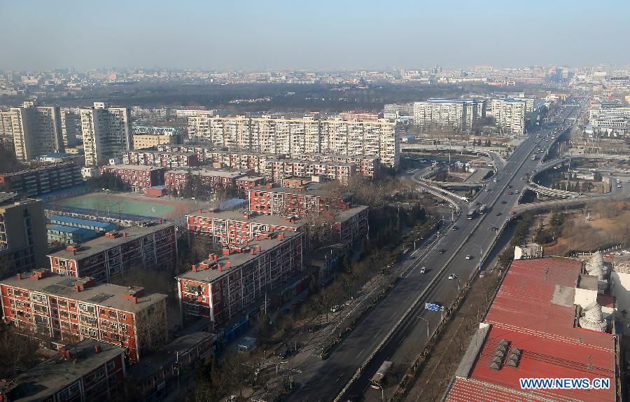 Photo taken on Jan. 16, 2013 shows the scenery of the south 2nd Ring Road in Beijing, capital of China. Beijingers on Wednesday saw their first sunshine in seven days, with a cold front dispersing the lingering smog in the city. (Xinhua/Wan Xiang)