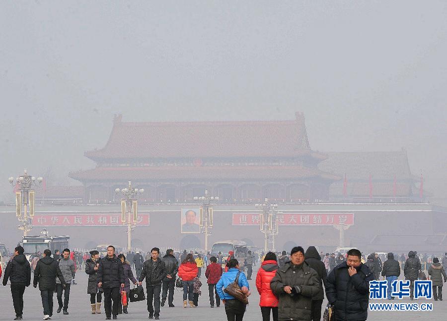 Tian'anmen is partly seen amid thick fog in Beijing on Jan. 11, 2013. (Xinhua/Gong Lei)