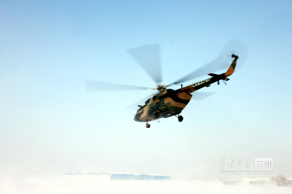 An army aviation brigade under the Lanzhou Military Area Command (MAC) of the Chinese People's Liberation Army (PLA) organizes flight training at an airport in the new year, in a bid to temper the tactical skills of warplane pilots and the helicopter operation-and-control capability. (China Military Online/Jia Baohua)