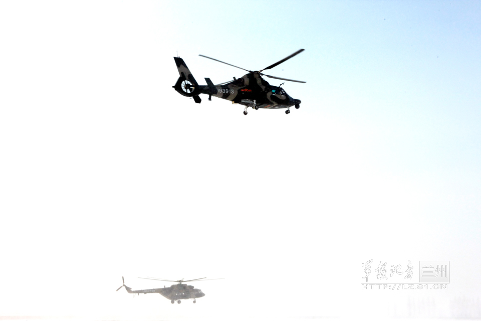 An army aviation brigade under the Lanzhou Military Area Command (MAC) of the Chinese People's Liberation Army (PLA) organizes flight training at an airport in the new year, in a bid to temper the tactical skills of warplane pilots and the helicopter operation-and-control capability. (China Military Online/Jia Baohua)