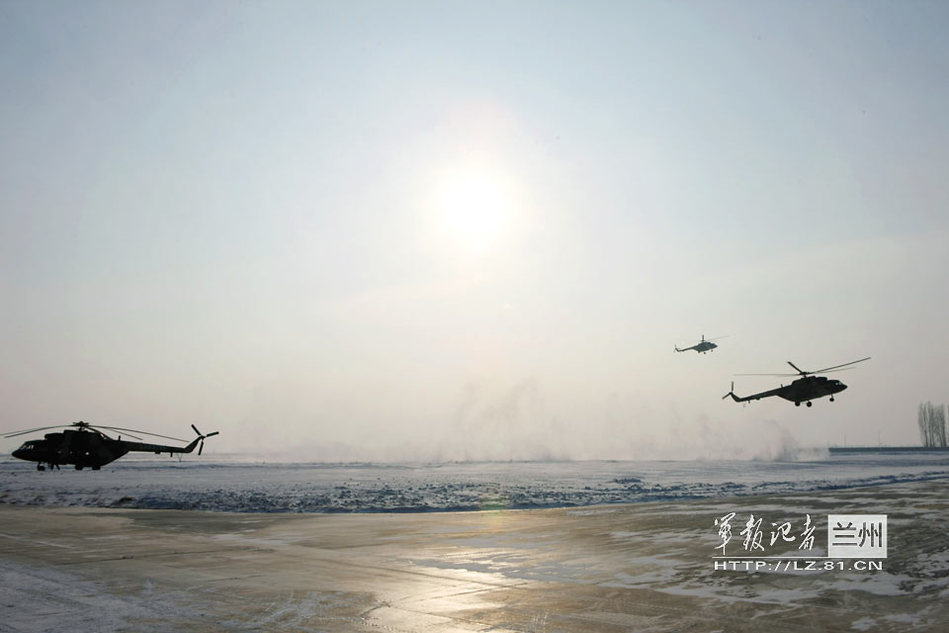 An army aviation brigade under the Lanzhou Military Area Command (MAC) of the Chinese People's Liberation Army (PLA) organizes flight training at an airport in the new year, in a bid to temper the tactical skills of warplane pilots and the helicopter operation-and-control capability. (China Military Online/Jia Baohua)