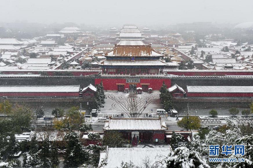 The Forbidden City is covered in the rain and snow on Nov. 4, 2012. The first snow dropped in Beijing at night of Nov. 3, 2012, and Beijing Meteorological Observatory issued a snowstorm alert to the city. (Xinhua/Wang Jingsheng)
