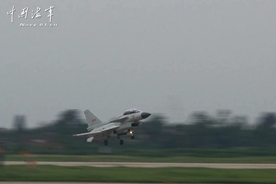 A flight delegation of China's naval air force conducts a long-range raid exercise, and they shoot down the simulated "enemy aircraft" during the exercise. The exercise marked a new breakthrough in their precision raid and actual combat capability. (navy.81.cn/Li Ronglei, Wang Zhenbing)