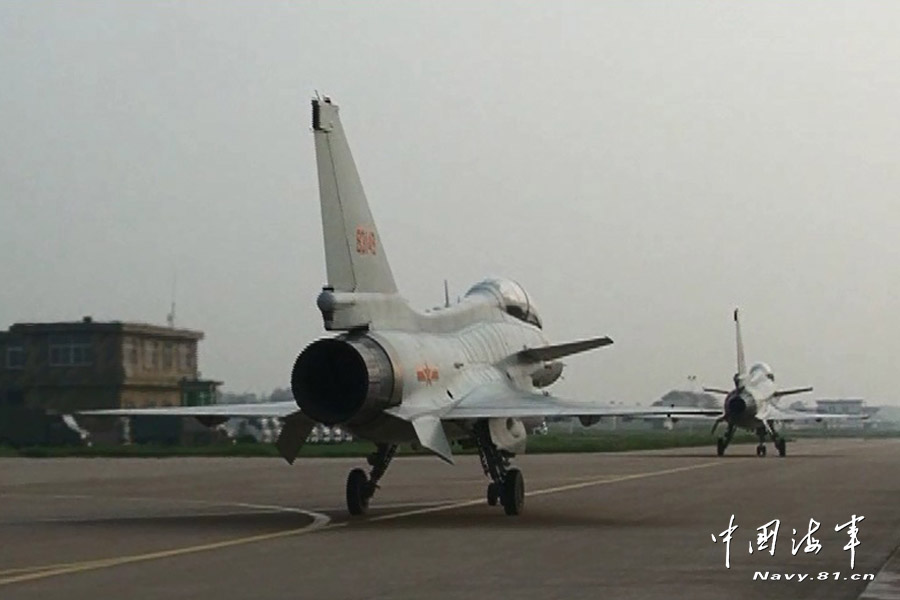 A flight delegation of China's naval air force conducts a long-range raid exercise, and they shoot down the simulated "enemy aircraft" during the exercise. The exercise marked a new breakthrough in their precision raid and actual combat capability. (navy.81.cn/Li Ronglei, Wang Zhenbing)
