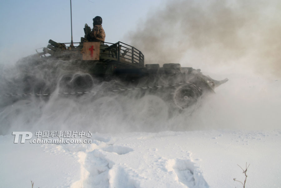 An armored regiment under the Shenyang Military Area Command (MAC) of the Chinese People's Liberation Army (PLA) organized its armored vehicles to conduct actual-troop and live-ammunition drill on January 14, 2013, in a bid to temper troops' combat capability under extreme cold conditions.(China Military Online/Xu Zhilin)