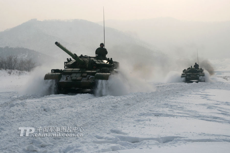An armored regiment under the Shenyang Military Area Command (MAC) of the Chinese People's Liberation Army (PLA) organized its armored vehicles to conduct actual-troop and live-ammunition drill on January 14, 2013, in a bid to temper troops' combat capability under extreme cold conditions.(China Military Online/Xu Zhilin)