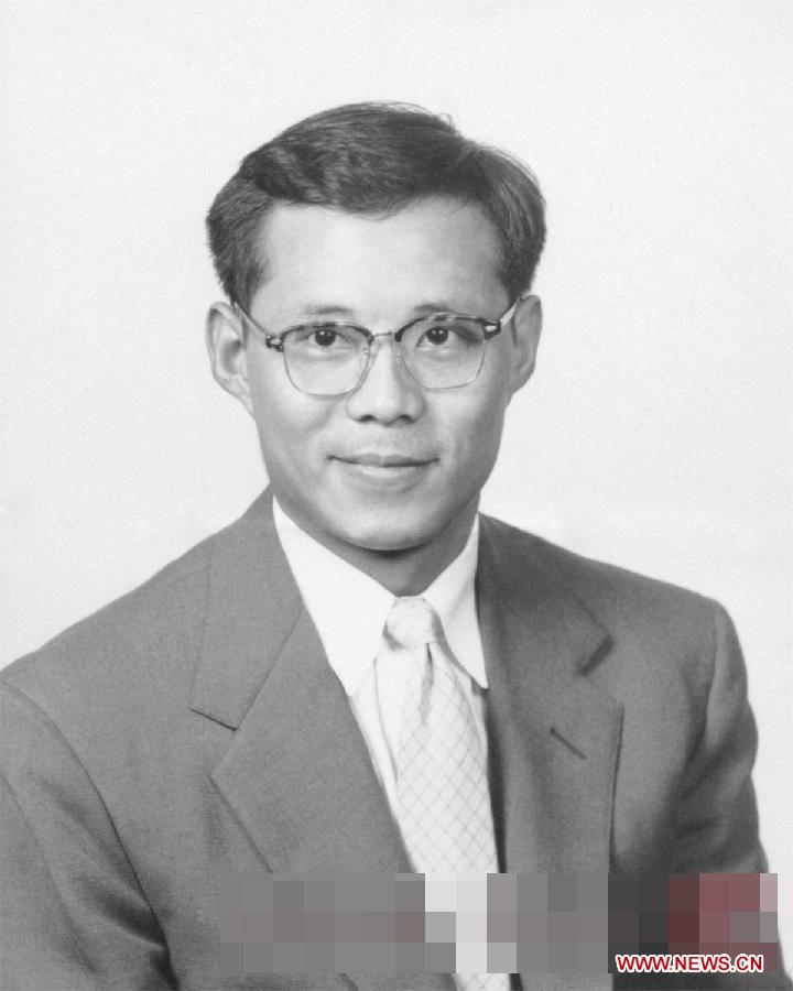 File photo taken in 1955 shows the portrait of Zheng Zhemin before he leaves for China from the United States. Explosions expert Zheng Zhemin won China's top science award on Friday. Zheng, 88, is member of both the Chinese Academy of Sciences and the Chinese Academy of Engineering (CAE). Zheng has devoted himself to research in the areas of elastic mechanics, explosive processing and underground nuclear detonations. (Xinhua)