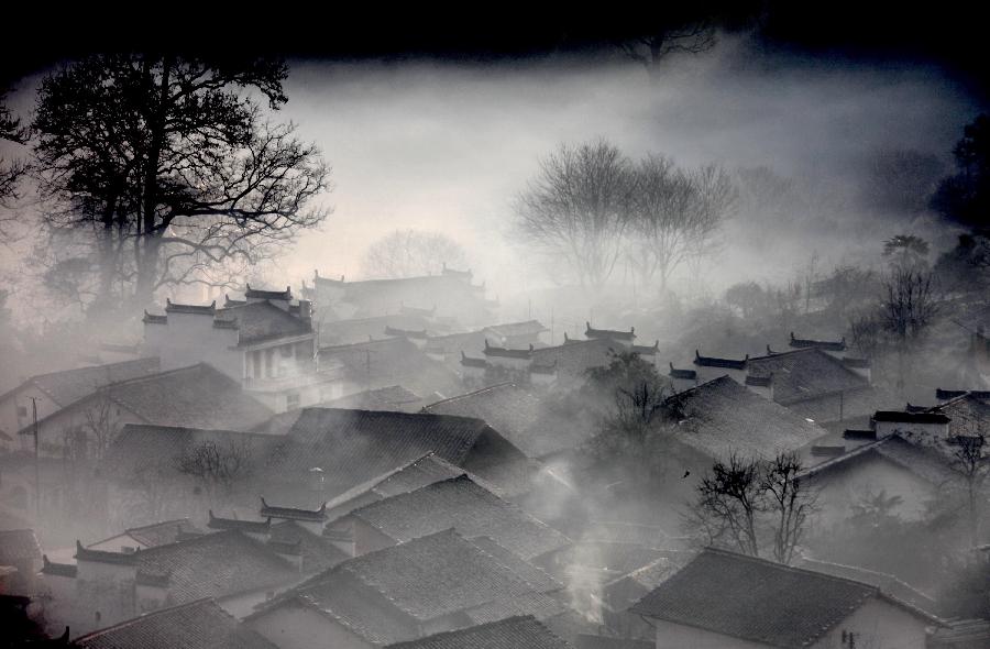 Photo taken on Jan. 19, 2013 shows the scene at dawn after a rainfall in Shicheng Village, Wuyuan County, east China's Jiangxi Province. (Xinhua/Shi Guangde) 