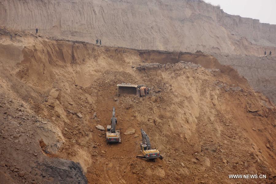 Two excavators rescue at the spot of a landslide in Shangcao Village of Nanlou Township in Mengxian County, north China's Shanxi Province, Jan. 19, 2013. A truck fell down from the slope in an opencast coal mine when a landslide occured at about 4:30 a.m. on Saturday. Casualty remains unclear yet. (Xinhua/Cheng Yu)  