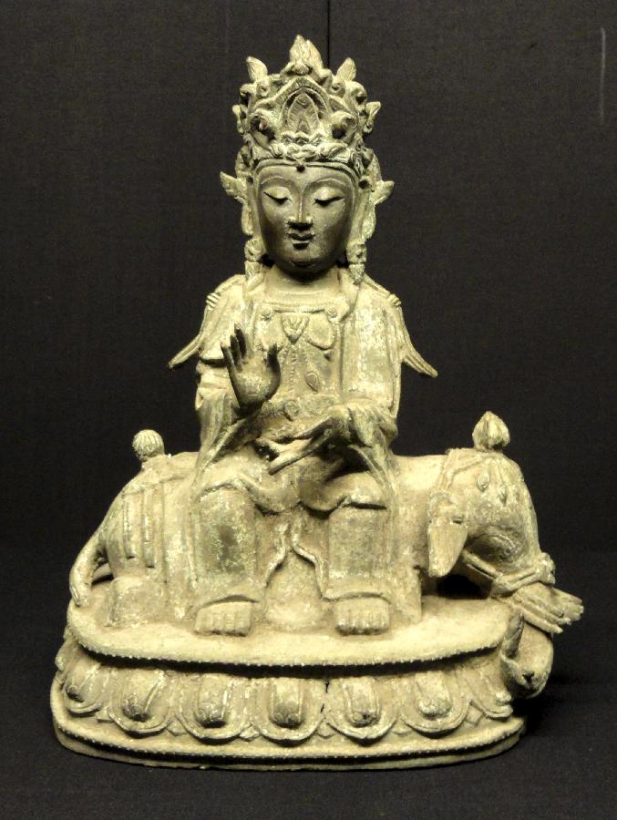 Photo taken on Jan. 19, 2013 shows an ancient bronze Bodhisattva exhibited during an exhibition of antiques of the 1573-1620 period at Suzhou Museum in Suzhou, east China's Jiangsu Province. The exhibition, which showcases 108 antiques dating back to the 1573-1620 period, will last until April 14. (Xinhua/Wang Jiankang) 
