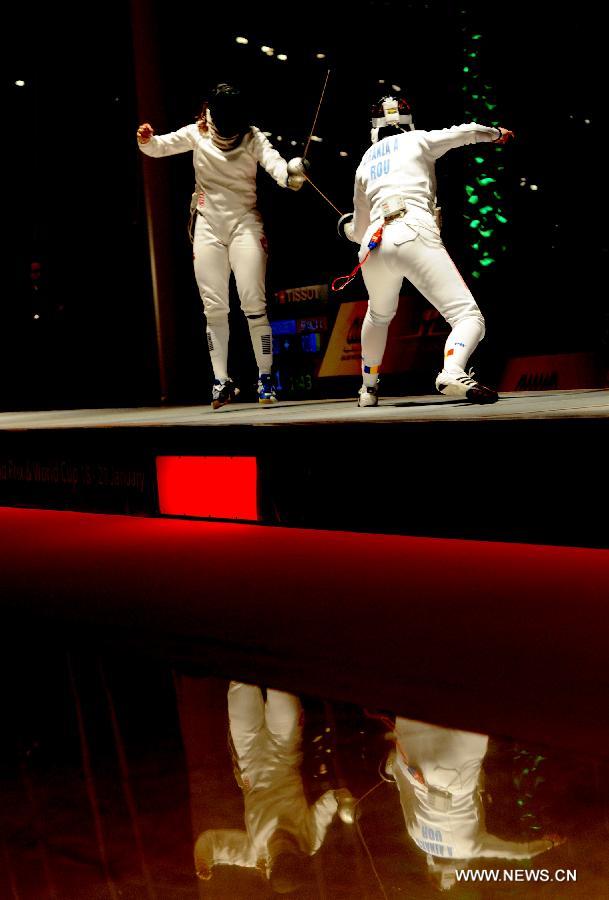 Tiffany Geroudet (L) of Swizterland competes during the women's epee semifinal match against Ana Maria Branza of Romania at the Grand Prix of Qatar in Doha, Jan. 20, 2013. (Xinhua/Chen Shaojin) 