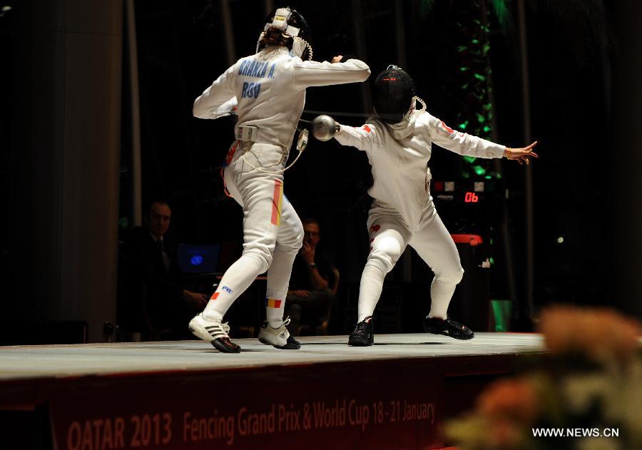 Xu Anqi (R) of China celebrates during the women's epee final against Ana Maria Branza of Romania at the Grand Prix of Qatar in Doha, Jan. 20, 2013. Xu Anqi won 15-11 and claimed the title. (Xinhua/Chen Shaojin) 