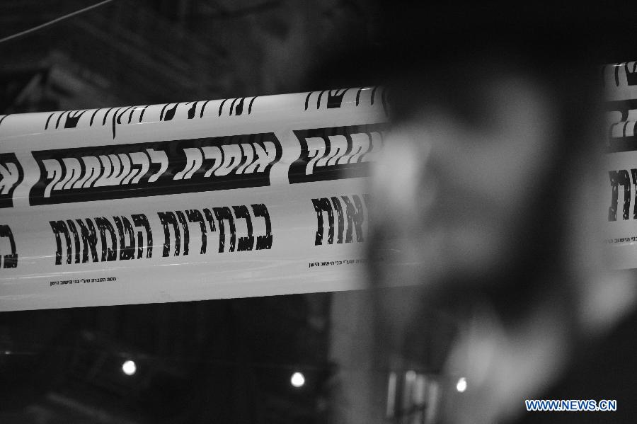 Thousands of Ultra-Orthodox Jews take part in a rally to welcome visiting Grand Rabbi of the Satmar hassidic dynasty Rabbi Zalman Leib Teitelbaum from the United States in Jerusalem's ultra-Orthodox neighborhood of Mea Shearim on Jan. 20, 2013. (Xinhua/Yin Dongxun) 