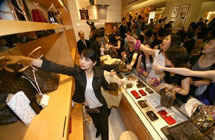 China's rich prefer to give Louis Vuitton