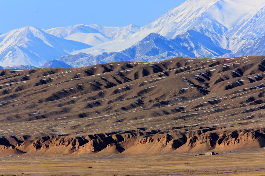 Photo taken on Jan. 16, 2013 shows the view of Haltern grassland in Aksai Kazak Autonomous Prefecture of northwest China's Gansu Province, Jan. 16, 2013. (Xinhua/Hayrat) 