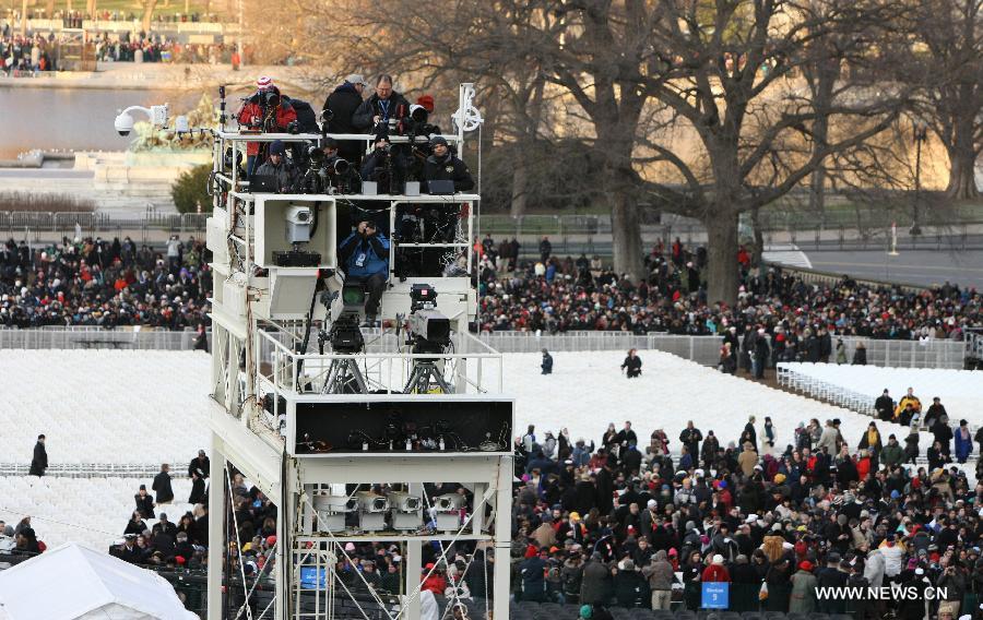 Photographers get prepared before President Barack Obama's inauguration ceremony on the West Front of the U.S. Capitol in Washington, DC, the U.S., on Jan. 21, 2013. (Xinhua/Fang Zhe)