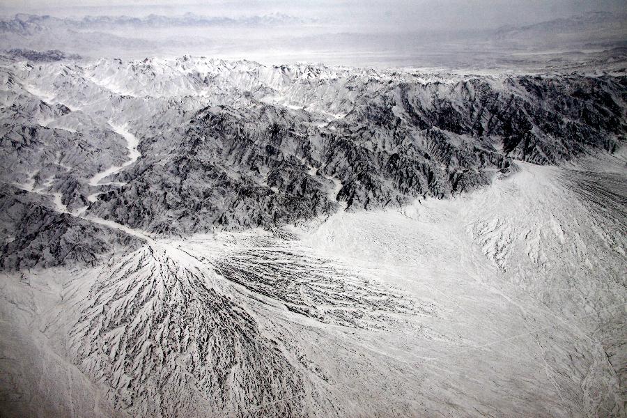 Photo taken on Jan. 21, 2013 shows the snow scenery of Yumen City, northwest China's Gansu Province. (Xinhua/Wan Zongping)