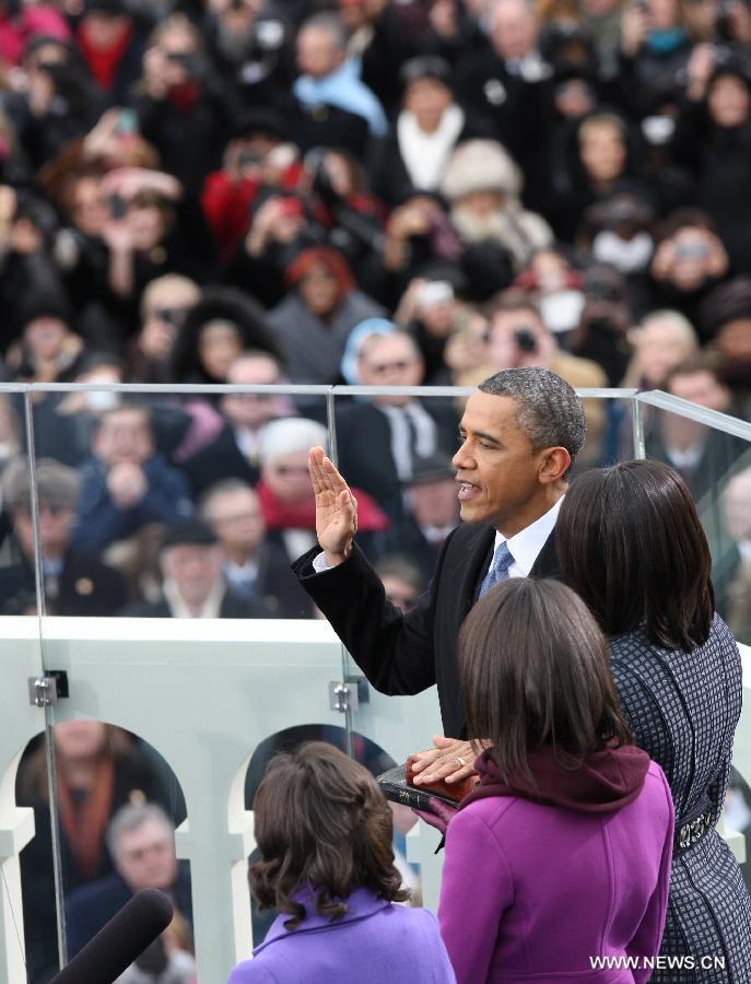 U.S. President Barack Obama (R) takes the oath of office during the presidential inauguration ceremony on the West Front of the U.S. Capitol in Washington D.C., the United States, on Jan. 21, 2013. (Xinhua/Fang Zhe) 