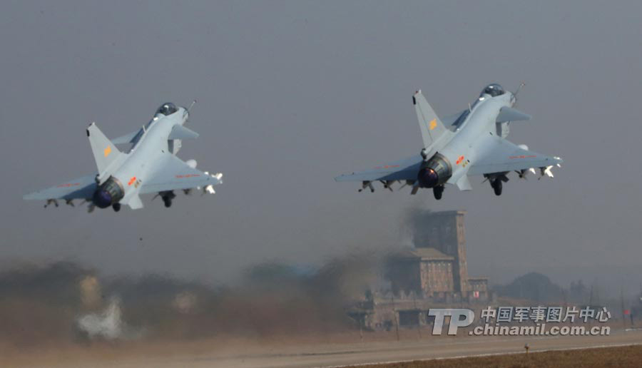 Two fighters of a regiment of the air force under the Nanjing Military Area Command (MAC) of the Chinese People's Liberation Army (PLA) took off emergently for combat readiness cruise on January 19, 2013. (chinamil.com.cn/Qiao Tianfu)