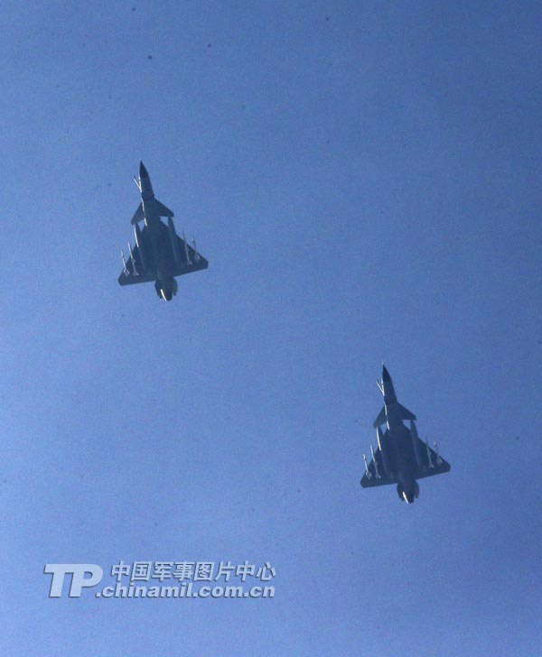Two fighters of a regiment of the air force under the Nanjing Military Area Command (MAC) of the Chinese People's Liberation Army (PLA) took off emergently for combat readiness cruise on January 19, 2013. (chinamil.com.cn/Qiao Tianfu)