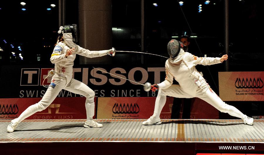 Irina Embrich (L) of Estonia competes during the women's epee team final between Estonia and China at the Fencing Grand Prix and World Cup in Doha, Jan. 21, 2013. (Xinhua/Chen Shaojin) 